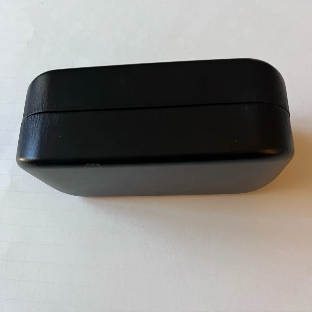 MARC JACOBS LARGE SUNGLASSES CASE WITH CLEANING CLOTH BLACK NEW